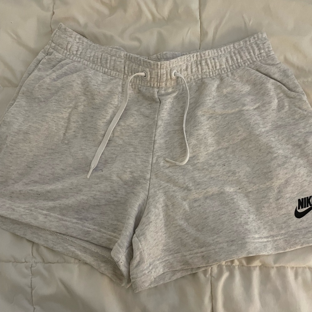 EUC NIKE SWEATSHORTS